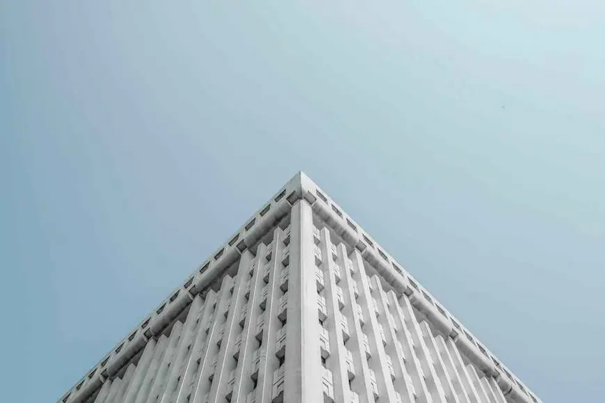 Bâtiment moderne multi-sites - Infrastructure télécom unifiée pour entreprises