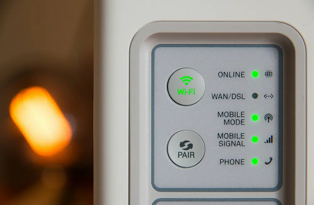 Routeur Ethernet professionnel avec ports RJ45 et backup intégré